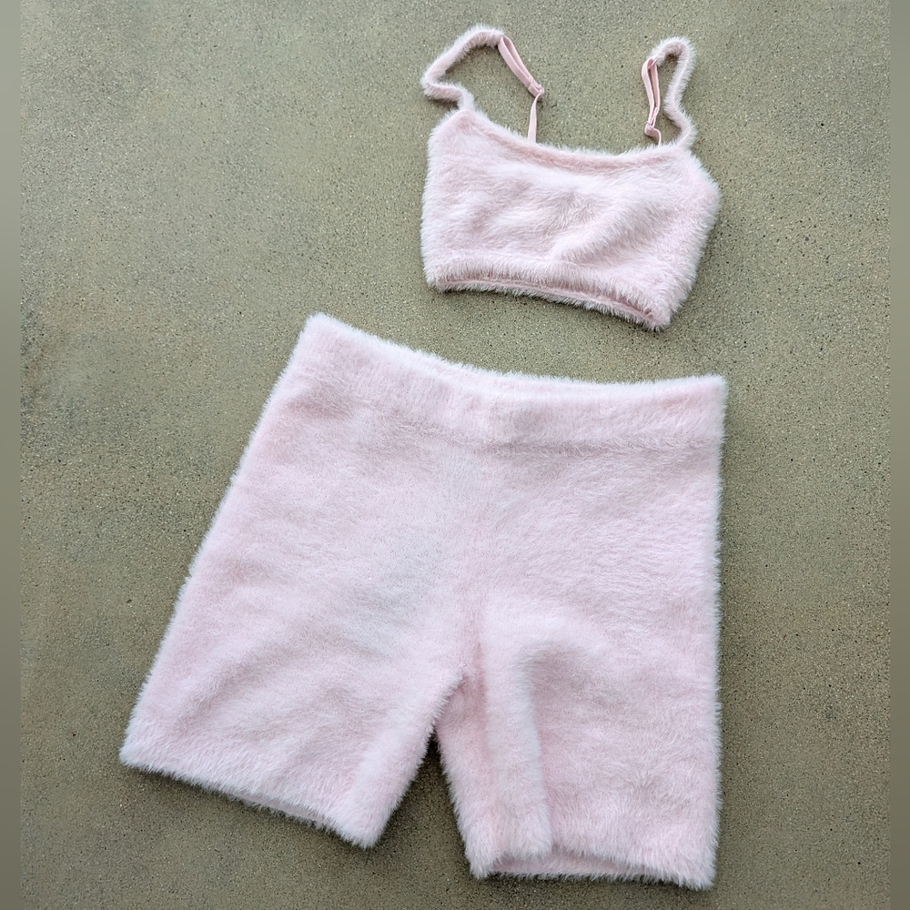 SKIMS Pink Fuzzy Lounge Short & Bralette Set - Picture 5 of 5